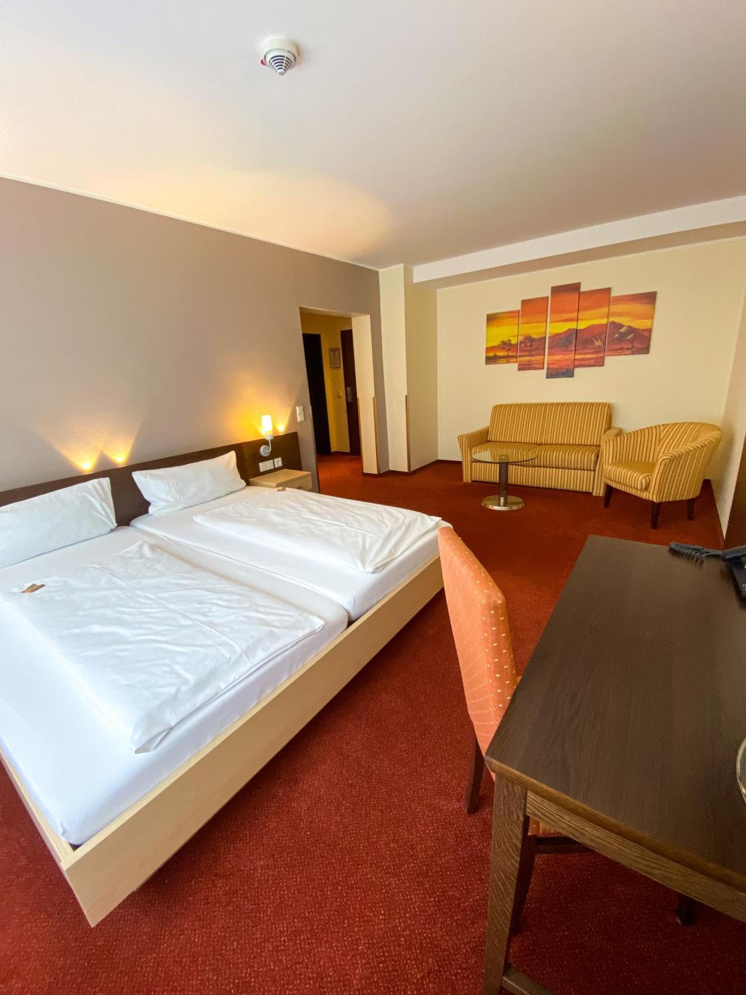 Phoenix Hotel Bergneustadt Eksteriør billede