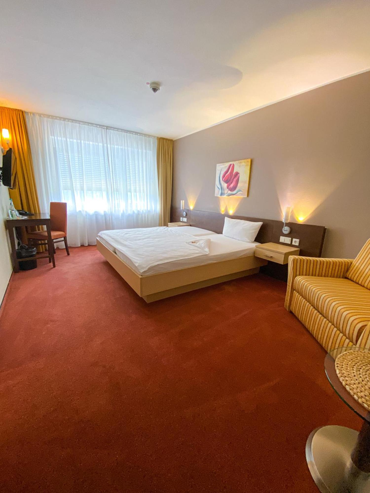 Phoenix Hotel Bergneustadt Eksteriør billede