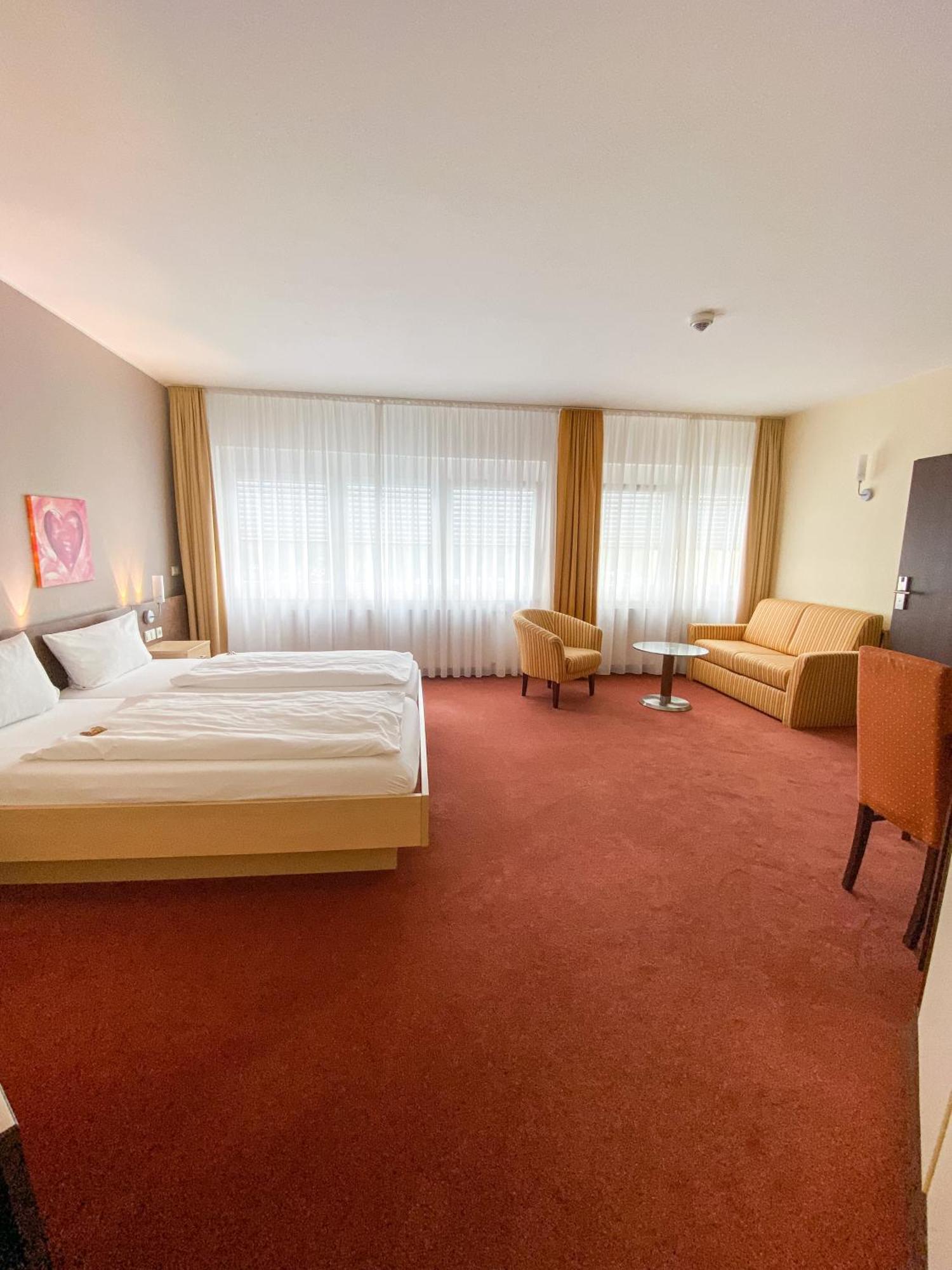 Phoenix Hotel Bergneustadt Eksteriør billede