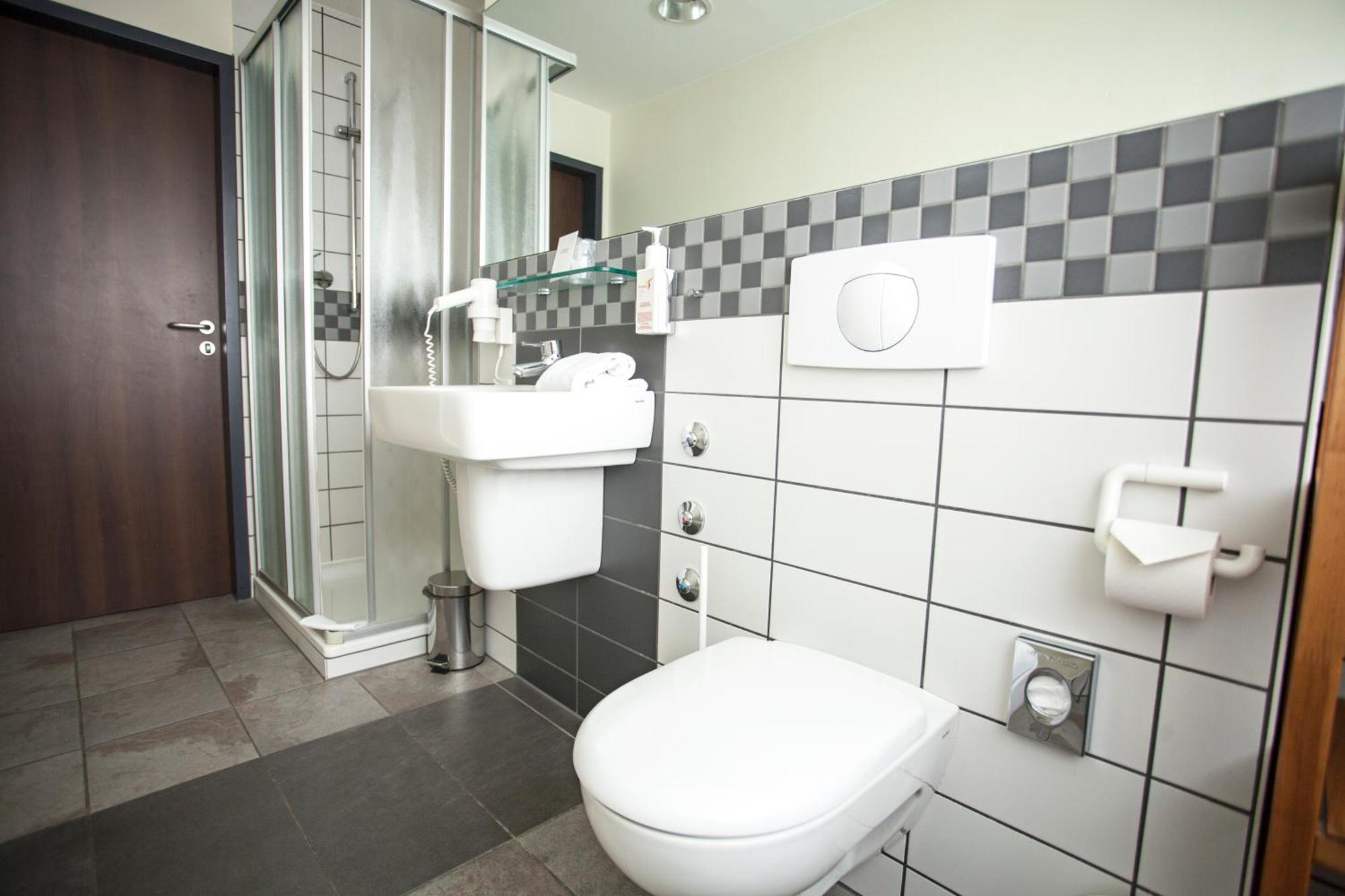 Phoenix Hotel Bergneustadt Eksteriør billede