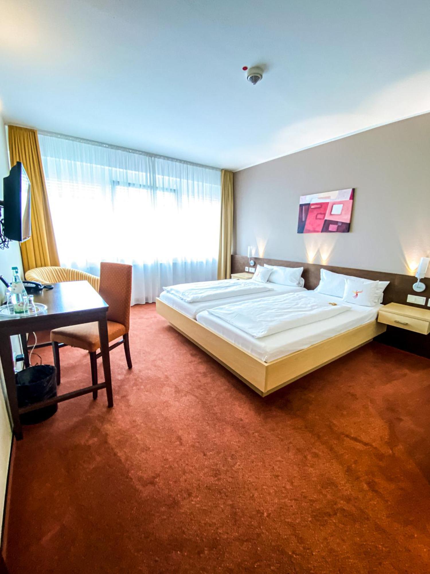 Phoenix Hotel Bergneustadt Eksteriør billede