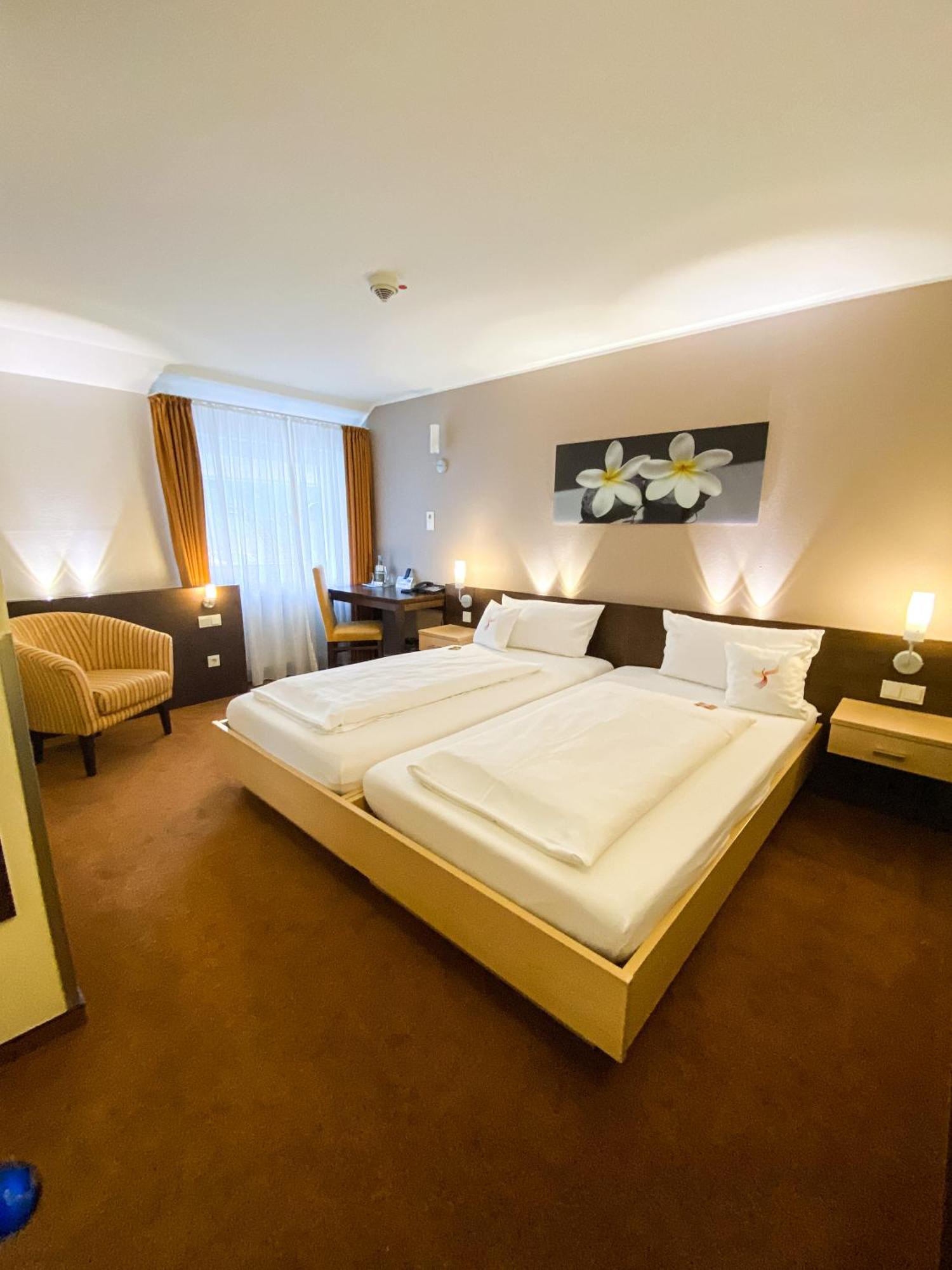 Phoenix Hotel Bergneustadt Eksteriør billede
