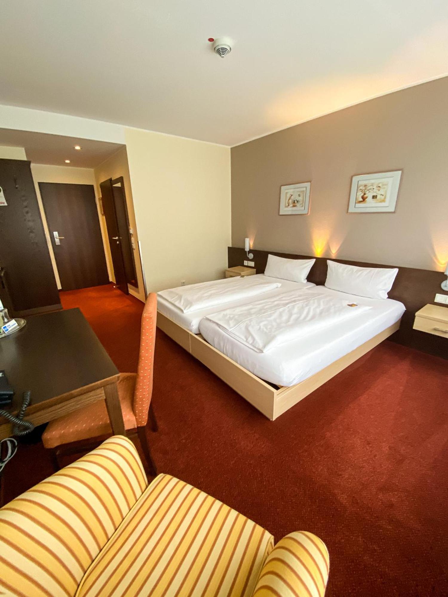 Phoenix Hotel Bergneustadt Eksteriør billede