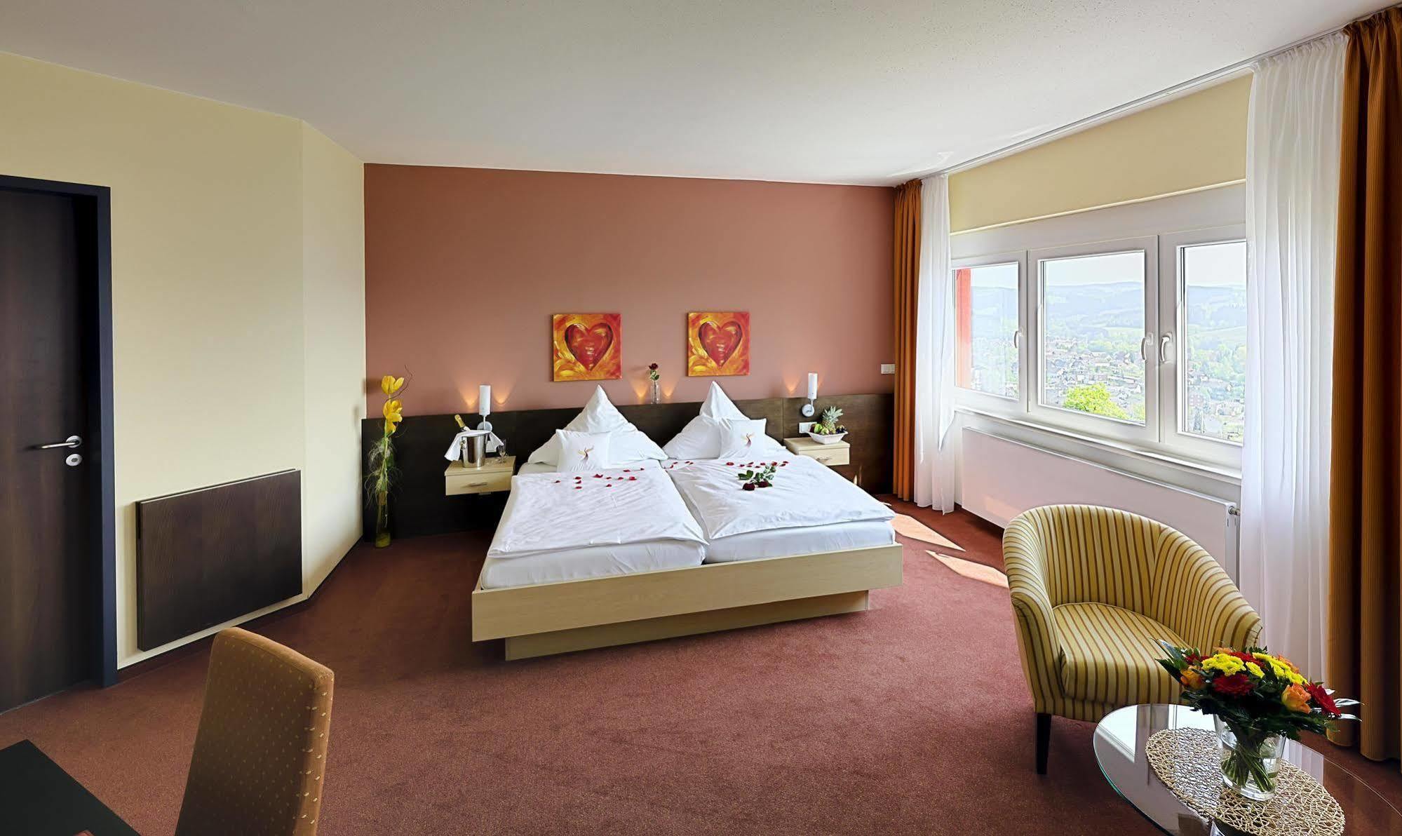 Phoenix Hotel Bergneustadt Eksteriør billede